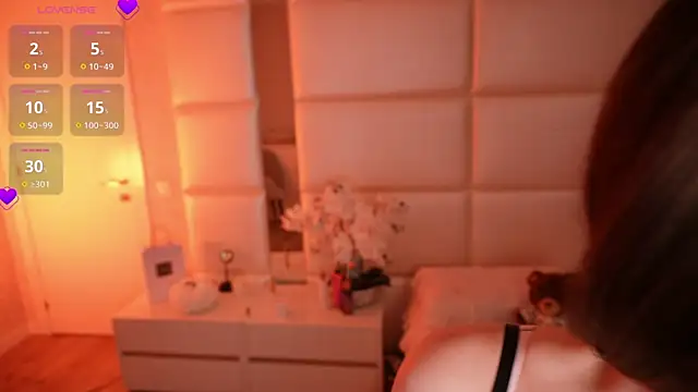 Lilly Colins online show from 11/13/25, 08:30