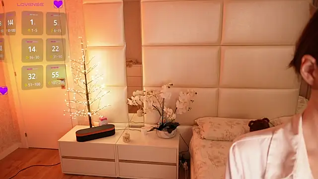 Lilly Colins online show from 04/13/26, 07:41