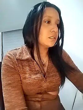 Snapshot of cami_victoria chatting on 01/05/26, 06:44 cami victoria online show from 01/05/26, 06:44