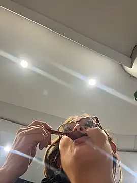 AntonellaAlondra4 online show from 04/05/26, 12:52