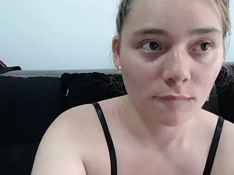 Snapshot of Melody__Lee chatting on 02/13/25, 05:54 Melody Lee online show from 02/13/25, 05:54