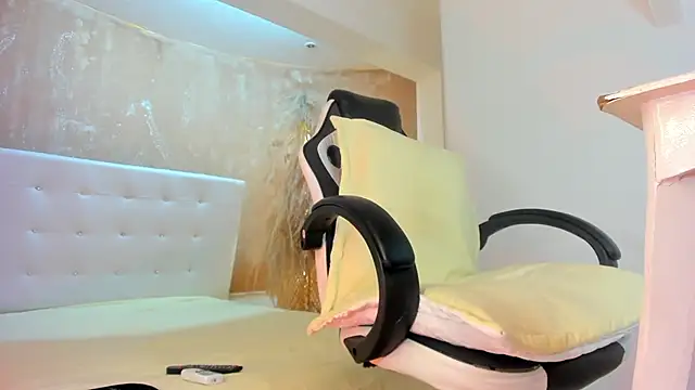 APRILL FOXX online show from 01/25/25, 05:07