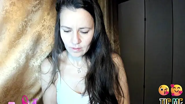 Snapshot of Found_Me chatting on 11/17/25, 11:10 Found Me online show from 11/17/25, 11:10