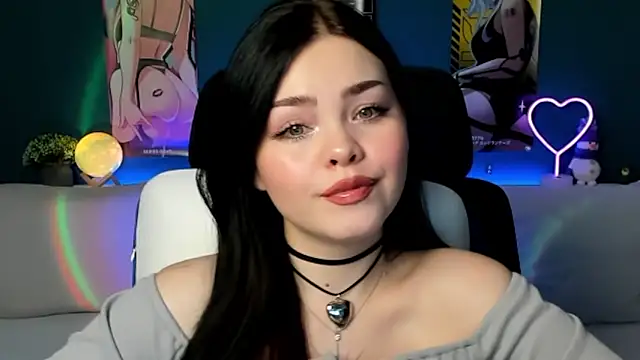 Snapshot of AkiraKatsu chatting on 12/19/24, 06:56 AkiraKatsu online show from 12/19/24, 06:56