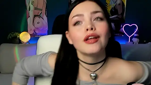 Snapshot of AkiraKatsu chatting on 12/19/24, 10:00 AkiraKatsu online show from 12/19/24, 10:00