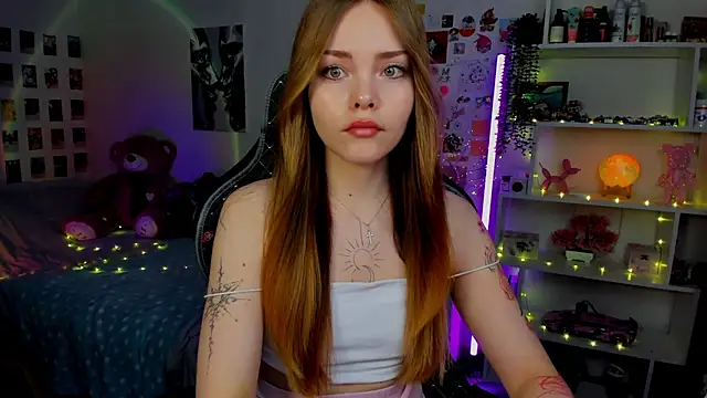 Snapshot of AkiraKatsu chatting on 11/08/25, 11:32 AkiraKatsu online show from 11/08/25, 11:32