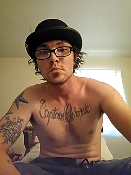 Snapshot of potholder420 chatting on 01/17/25, 04:47 potholder420 online show from 01/17/25, 04:47