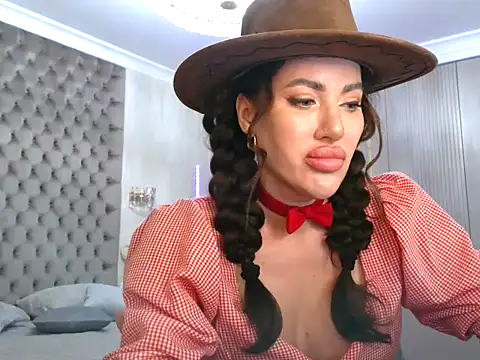 Snapshot of TianaPosh chatting on 02/14/25, 08:48 TianaPosh online show from 02/14/25, 08:48