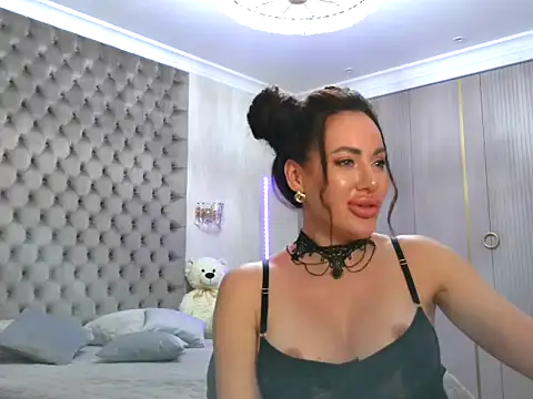 Snapshot of TianaPosh chatting on 03/15/25, 03:29 TianaPosh online show from 03/15/25, 03:29