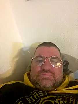 Snapshot of thetobmaster200 chatting on 12/01/24, 08:42 thetobmaster200 online show from 12/01/24, 08:42