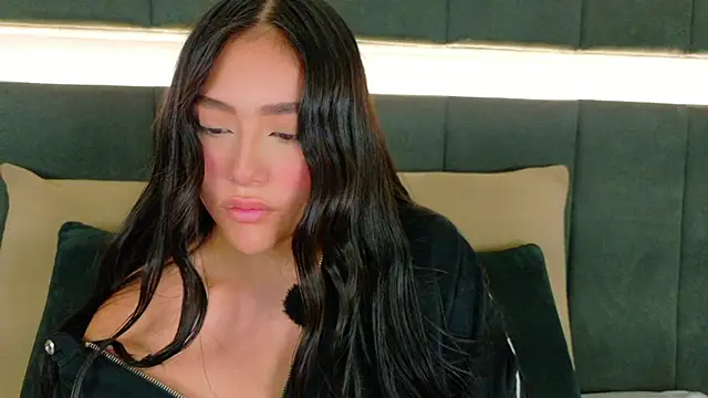 nicolle pierce online show from 11/10/25, 02:05