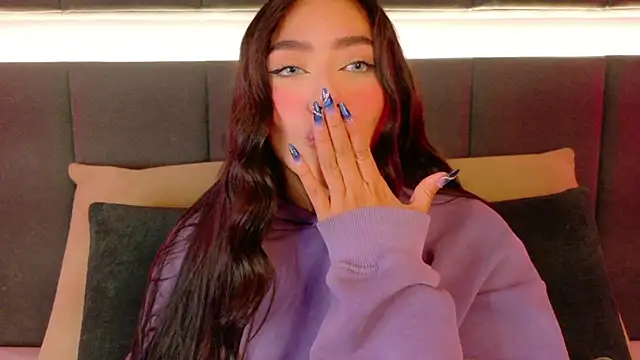 nicolle pierce online show from 11/19/25, 02:28