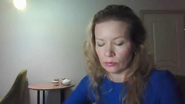 Snapshot of Juli_julyyy chatting on 12/28/24, 05:02 Juli julyyy online show from 12/28/24, 05:02