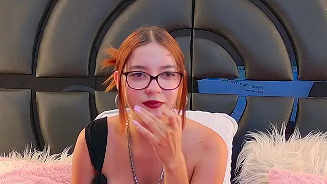 LiliFox18 online show from 03/05/25, 10:21