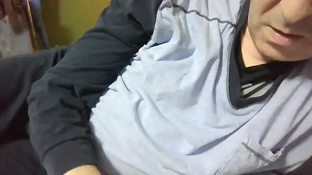 Snapshot of brtbrlss chatting on 11/15/25, 06:04 brtbrlss online show from 11/15/25, 06:04