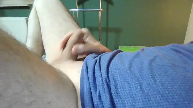 Snapshot of brtbrlss chatting on 12/16/25, 05:01 brtbrlss online show from 12/16/25, 05:01