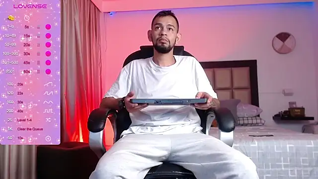 Snapshot of Bedobigcock chatting on 12/05/24, 10:23 Bedobigcock online show from 12/05/24, 10:23