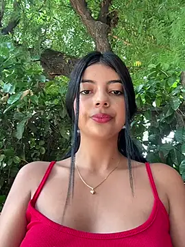 Snapshot of Baby_Niels chatting on 01/28/25, 03:25 Baby Niels online show from 01/28/25, 03:25