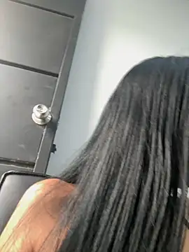 Snapshot of Baby_Niels chatting on 09/28/25, 02:11 Baby Niels online show from 09/28/25, 02:11