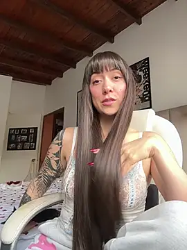 itsemiliasommer online show from 02/20/25, 04:25