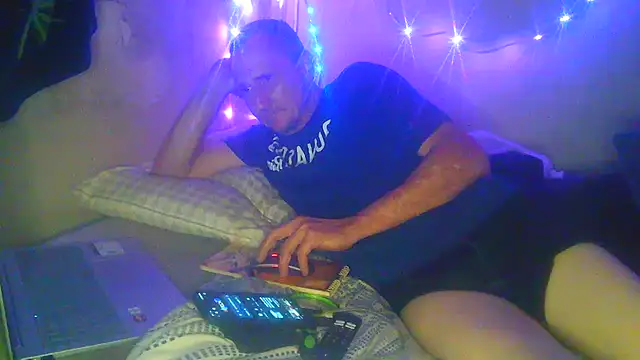 Snapshot of George48 chatting on 12/22/25, 05:37 George48 online show from 12/22/25, 05:37