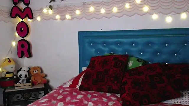 Snapshot of zarquita99 chatting on 01/10/25, 04:44 zarquita99 online show from 01/10/25, 04:44