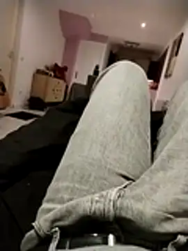 Snapshot of JulesG18 chatting on 02/20/26, 05:02 JulesG18 online show from 02/20/26, 05:02