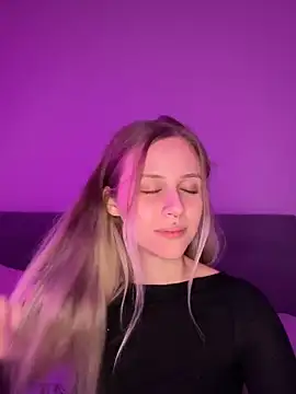 lunawolf21 online show from 12/10/24, 08:16