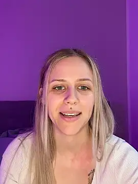 lunawolf21 online show from 02/16/25, 09:15