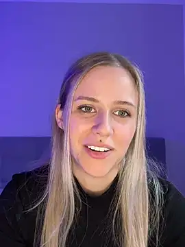 lunawolf21 online show from 02/20/25, 07:23