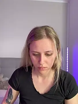 lunawolf21 online show from 03/03/25, 07:21