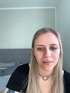 lunawolf21 online show from 03/04/25, 05:45