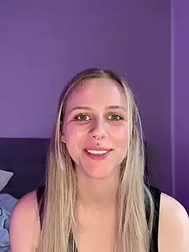 lunawolf21 online show from 03/10/25, 08:15