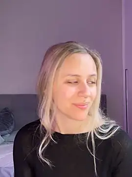 lunawolf21 online show from 03/12/25, 07:35