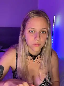 lunawolf21 online show from 10/01/25, 07:42