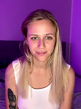 lunawolf21 online show from 10/12/25, 09:19