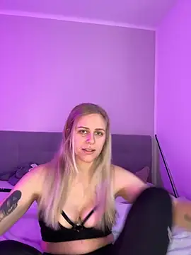 lunawolf21 online show from 11/13/25, 07:40