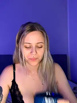 lunawolf21 online show from 12/19/25, 07:26