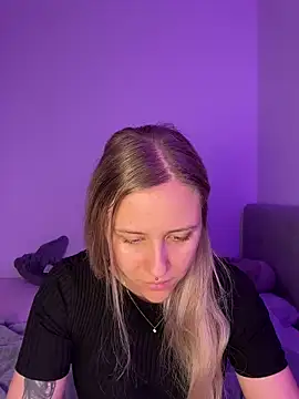 lunawolf21 online show from 02/13/26, 07:15