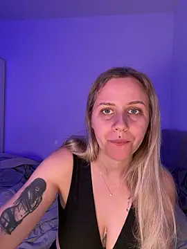 lunawolf21 online show from 03/10/26, 07:46