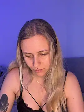lunawolf21 online show from 03/17/26, 07:23
