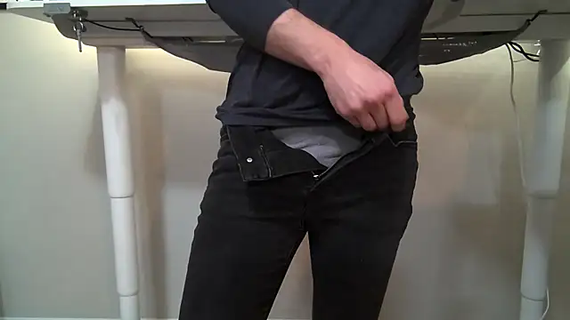 Snapshot of katbot chatting on 12/18/24, 05:10 katbot online show from 12/18/24, 05:10