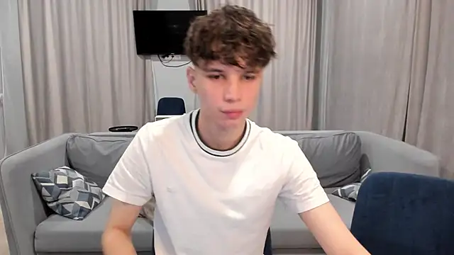 Snapshot of Im_Shine_Guy chatting on 12/06/24, 07:12 Im Shine Guy online show from 12/06/24, 07:12