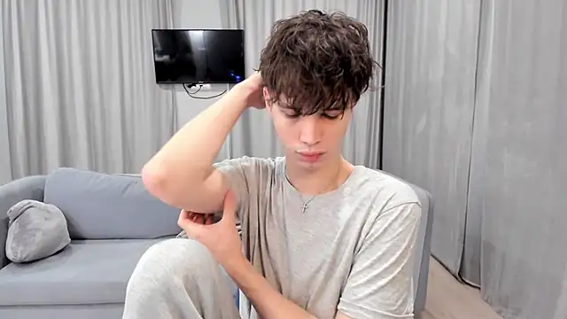 Snapshot of Im_Shine_Guy chatting on 12/27/24, 07:57 Im Shine Guy online show from 12/27/24, 07:57