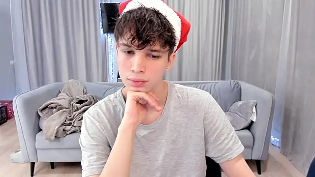 Snapshot of Im_Shine_Guy chatting on 12/30/24, 08:58 Im Shine Guy online show from 12/30/24, 08:58