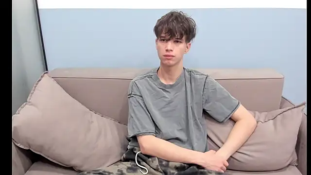 Snapshot of Im_Shine_Guy chatting on 10/13/25, 02:44 Im Shine Guy online show from 10/13/25, 02:44