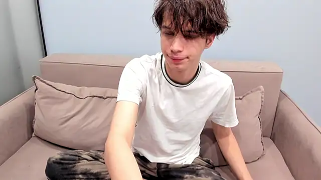 Snapshot of Im_Shine_Guy chatting on 12/01/25, 05:01 Im Shine Guy online show from 12/01/25, 05:01