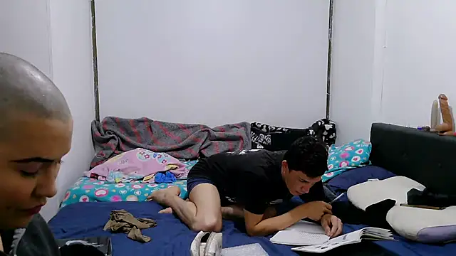 luxandracon23 online show from 11/18/25, 02:06