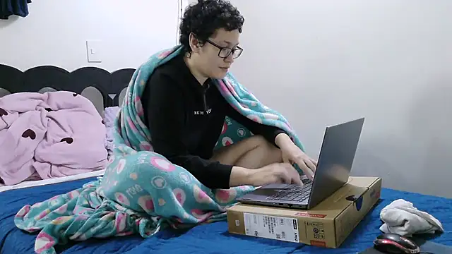 luxandracon23 online show from 03/25/26, 01:17