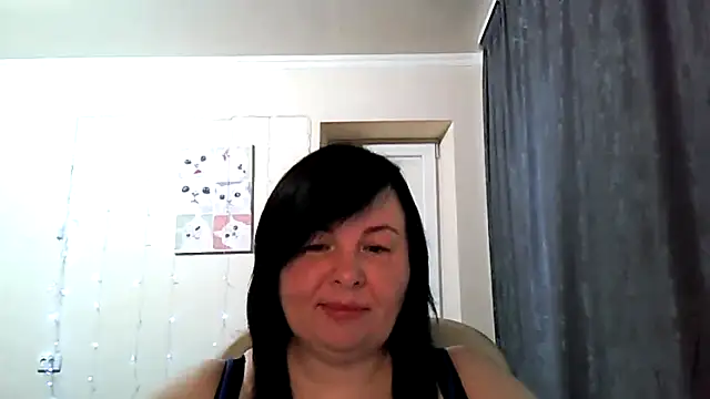 Snapshot of EmiliaLooo chatting on 06/16/26, 04:04 EmiliaLooo online show from 06/16/26, 04:04